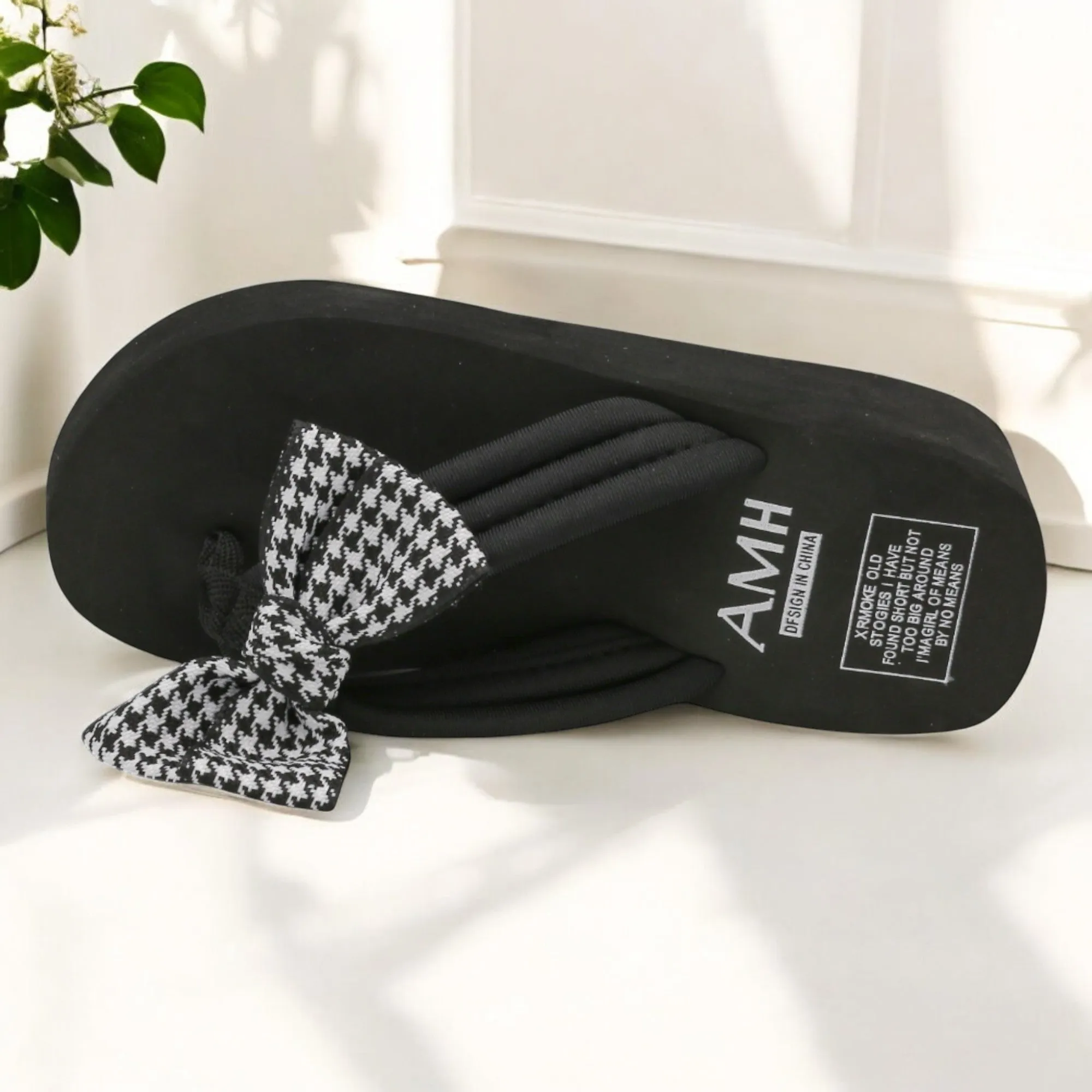 Sachiuma flip-flop Bow