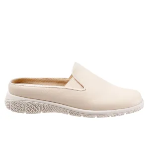 Trotters Uma T2238-126 Womens Beige Narrow Leather Slip On Mule Flats Shoes